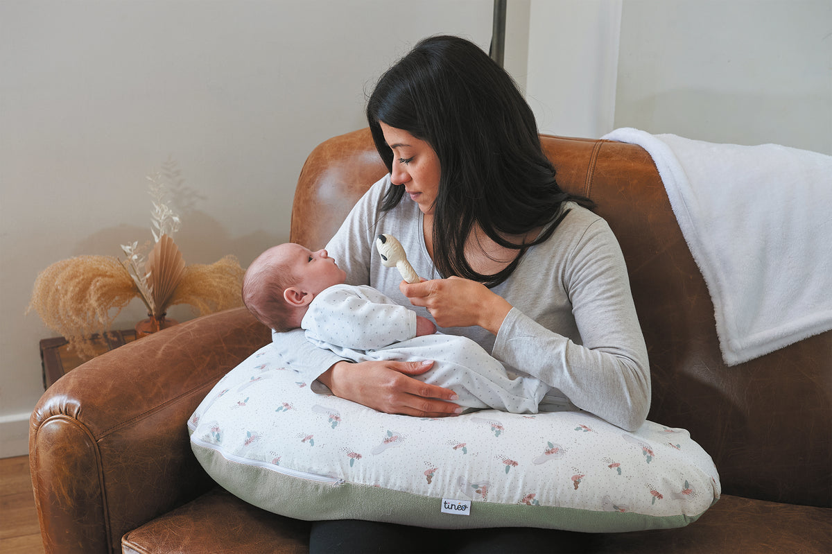 Pregnancy and Nursing Pillow Natural Green Tineo