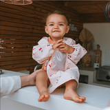 Водоустойчив бебешки лигавник с ръкави 37x42 см Фрути Череша 12+ м. BabyCalin