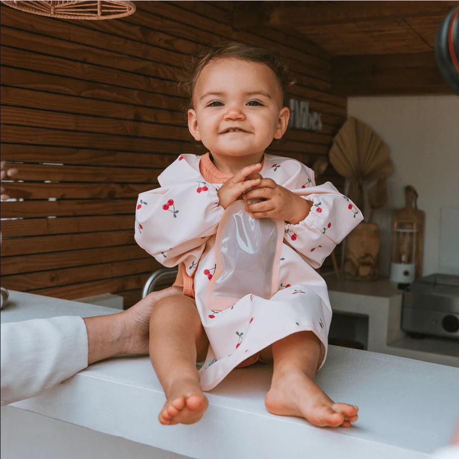 Водоустойчив бебешки лигавник с ръкави 37x42 см Фрути Череша 12+ м. BabyCalin