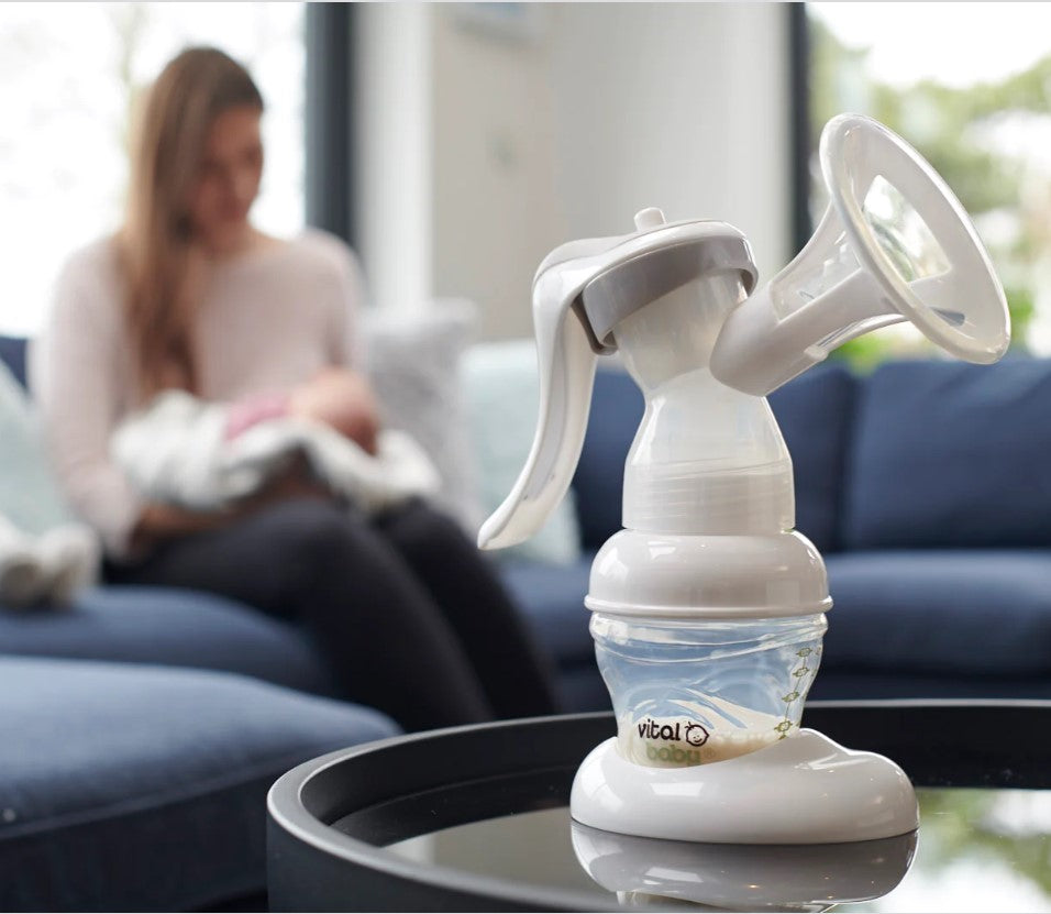 Pompă manuală Flexzone + 6 tampoane Vital Baby