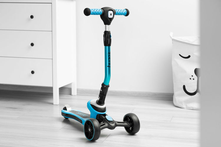 Hug Trotineta Cu 3 Roti Albastru Caretero Toyz
