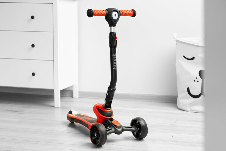 Scuter Hug Cu 3 Roti Rosu Caretero Toyz