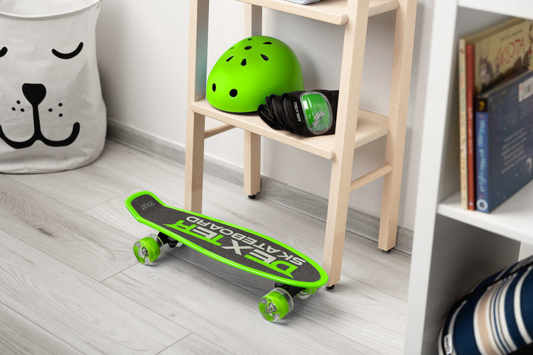 Skateboard Dexter Green + Casca Si Protectoare Caretero Toyz