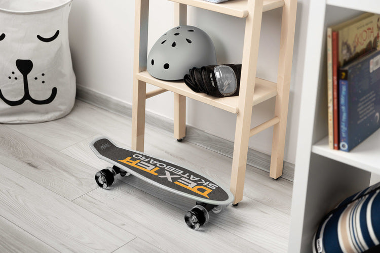 Skateboard Dexter Grey + Casca Si Protectoare Caretero Toyz