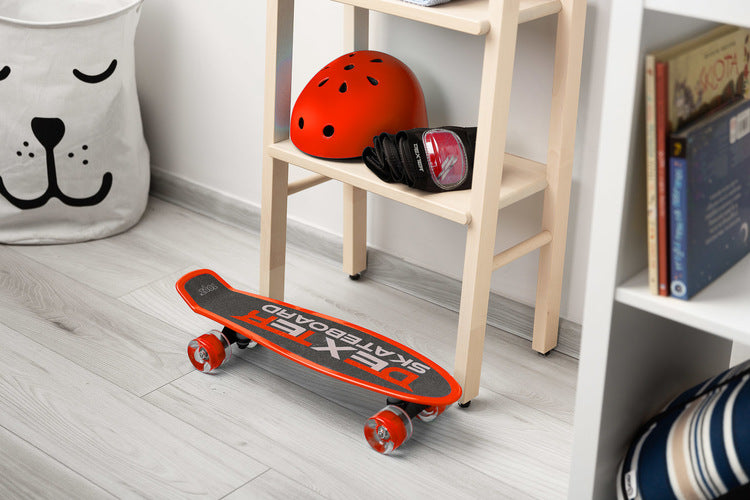 Skateboard Dexter Red + Casca Si Protectoare Caretero Toyz