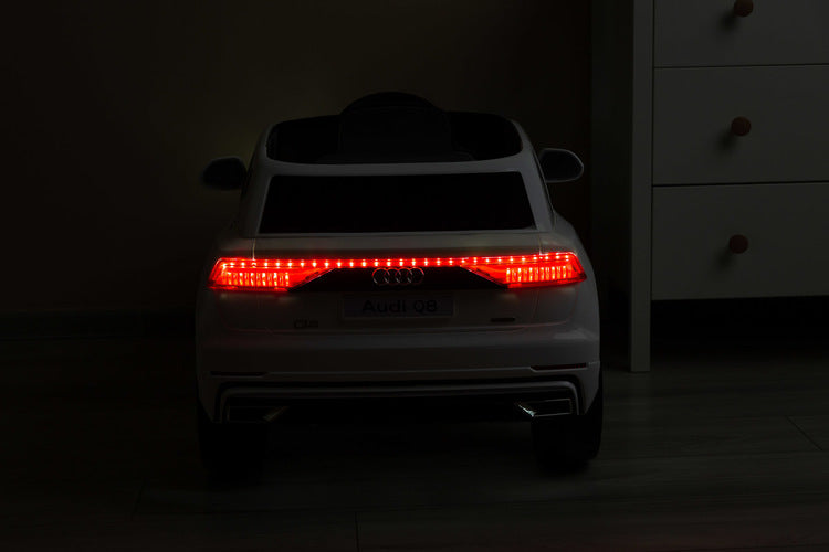 Battery Car Audi Rs Q8 White Caretero Toyz