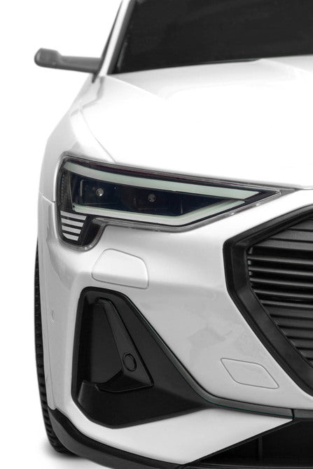 Акумулаторен Автомобил Audi Etron Spоrtback Бял Caretero Toyz