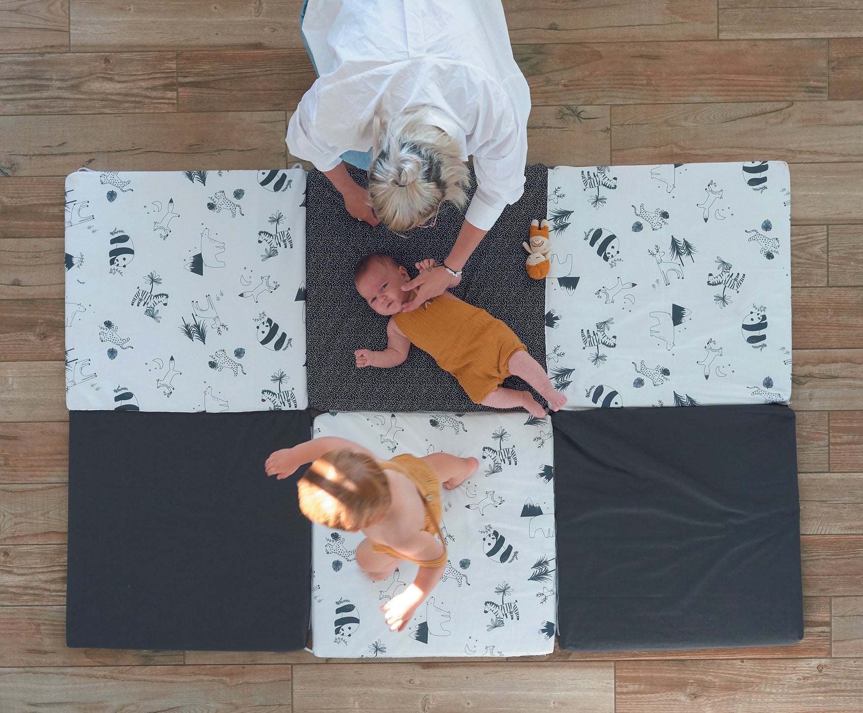 Интелигентна Постелка 5В1-Постелка За Игра, Подвижен Матрак, Барбарон, Тунел И Къща Черно/Бяла Candide