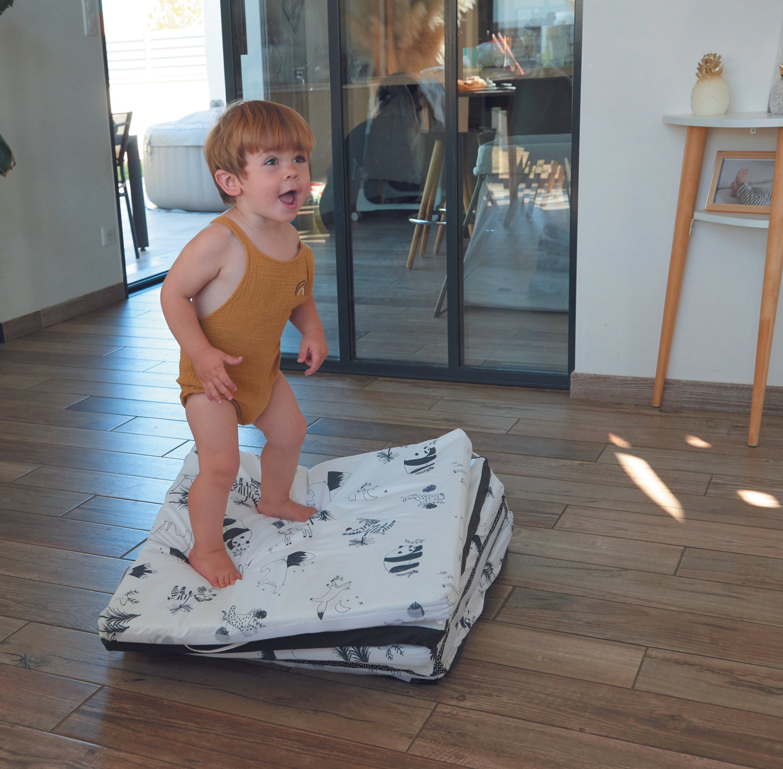 Интелигентна Постелка 5В1-Постелка За Игра, Подвижен Матрак, Барбарон, Тунел И Къща Черно/Бяла Candide