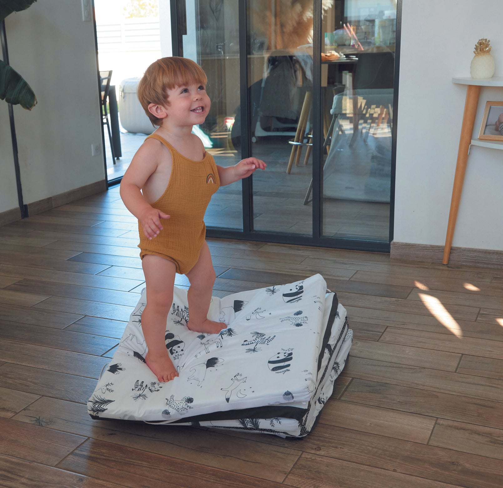 Интелигентна Постелка 5В1-Постелка За Игра, Подвижен Матрак, Барбарон, Тунел И Къща Черно/Бяла Candide