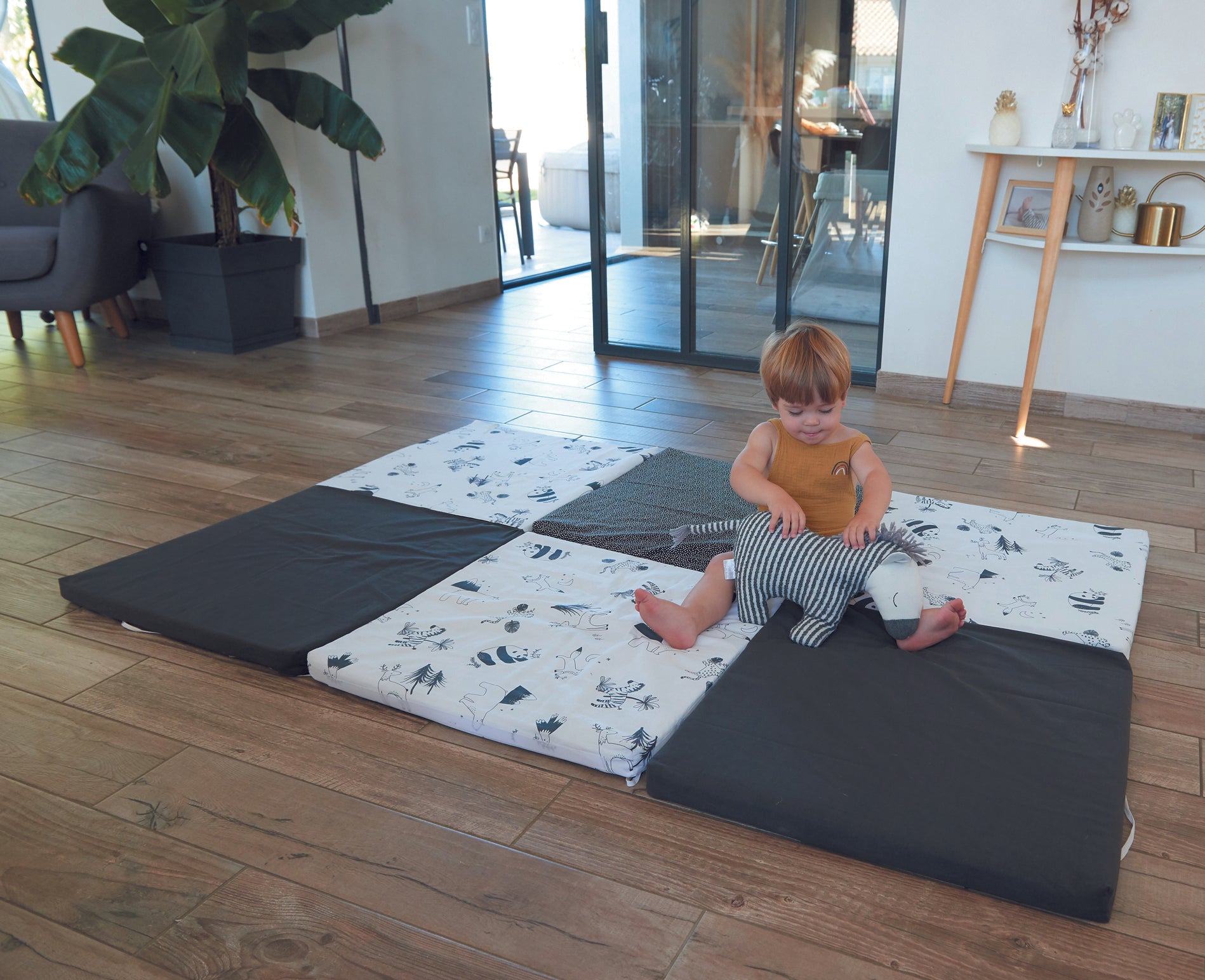 Интелигентна Постелка 5В1-Постелка За Игра, Подвижен Матрак, Барбарон, Тунел И Къща Черно/Бяла Candide