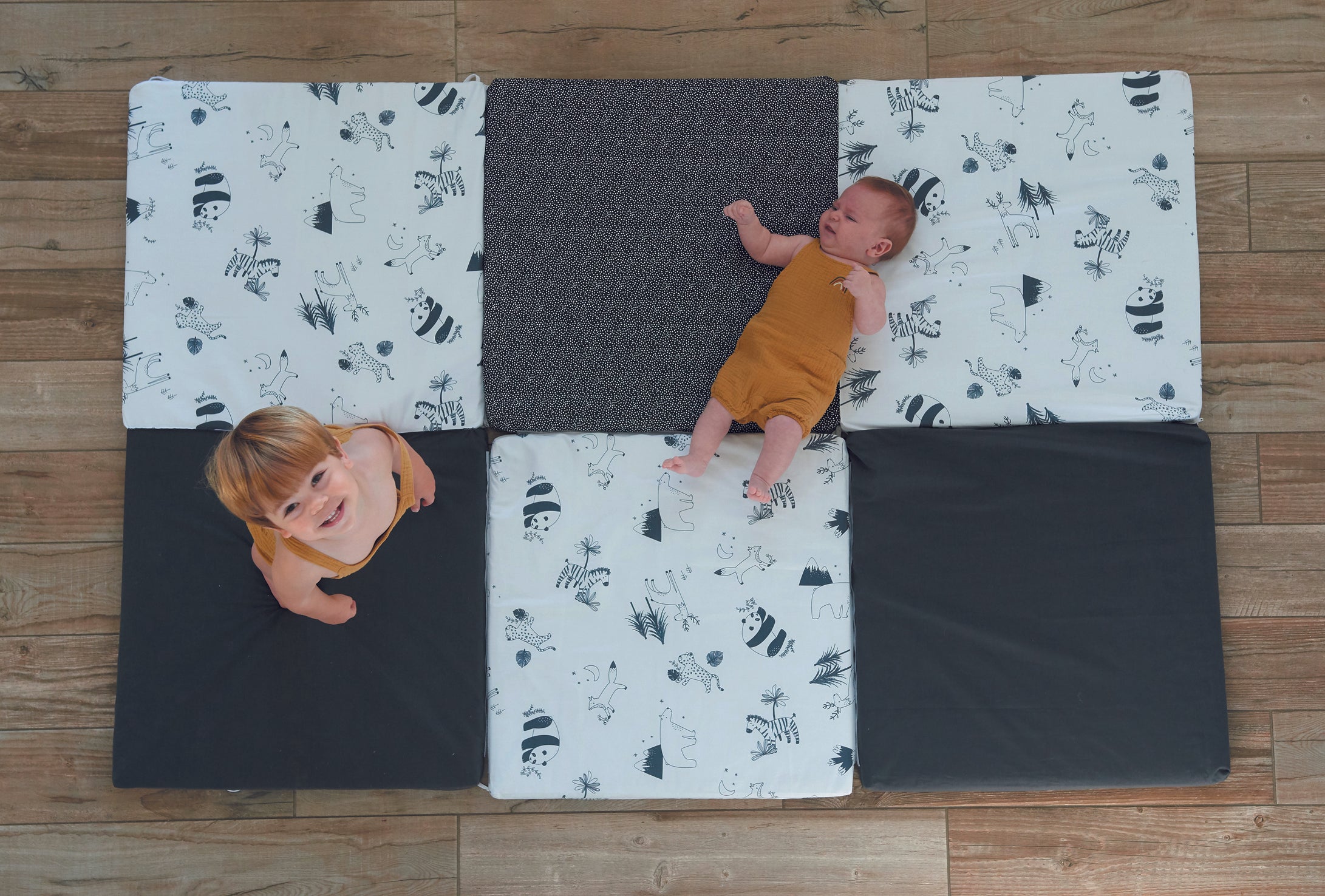 Интелигентна Постелка 5В1-Постелка За Игра, Подвижен Матрак, Барбарон, Тунел И Къща Черно/Бяла Candide