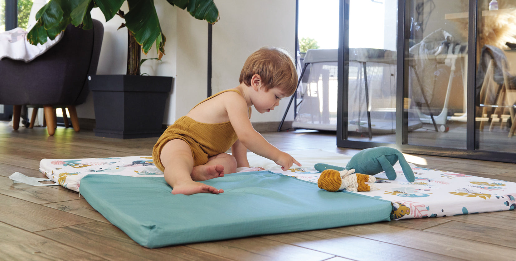 Интелигентна Постелка 3В1-Постелка За Игра, Подвижен Матрак И Барбарон Jungle Tineo