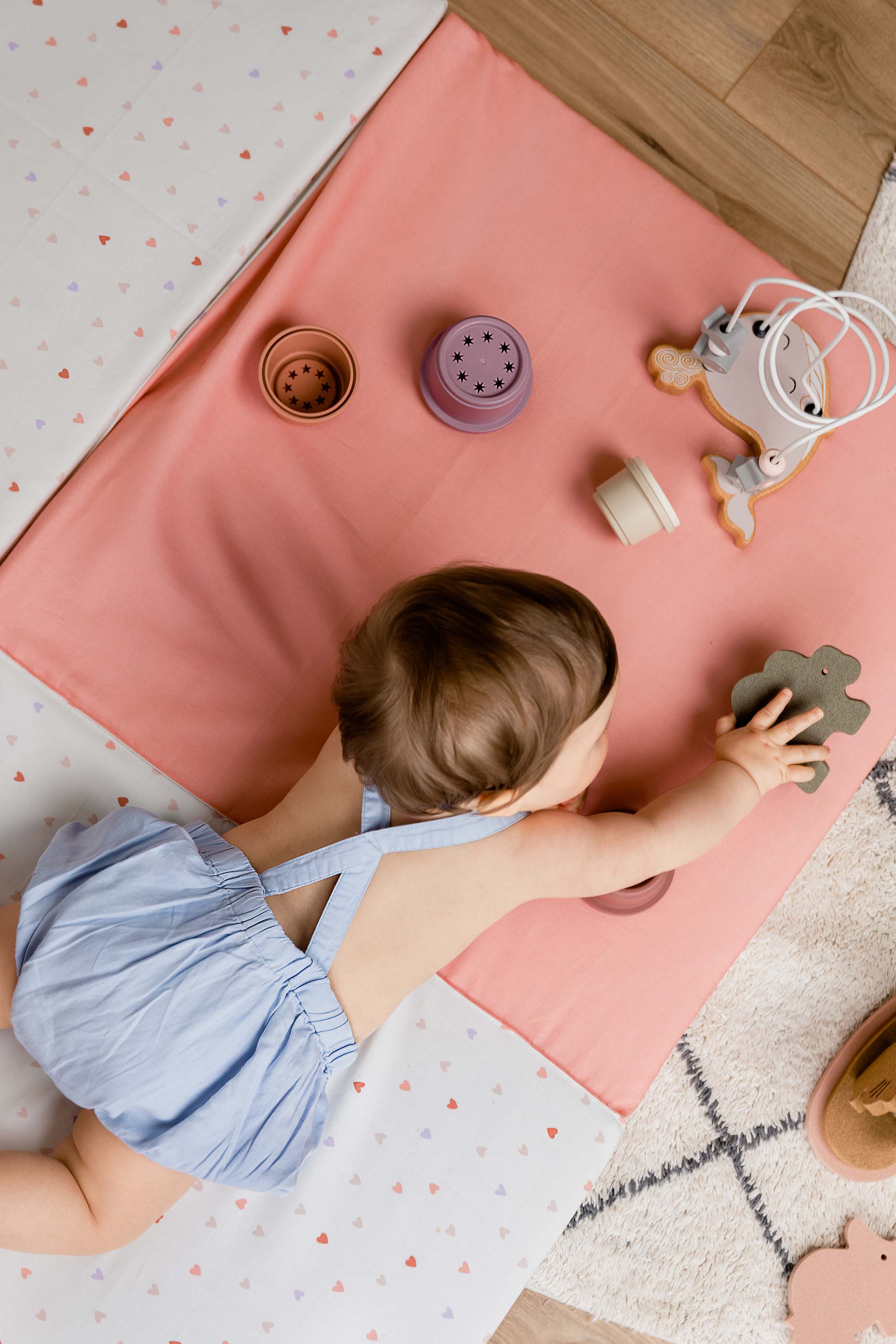 Интелигентна Постелка 3В1-Постелка За Игра, Подвижен Матрак И Барбарон Сърца Tineo