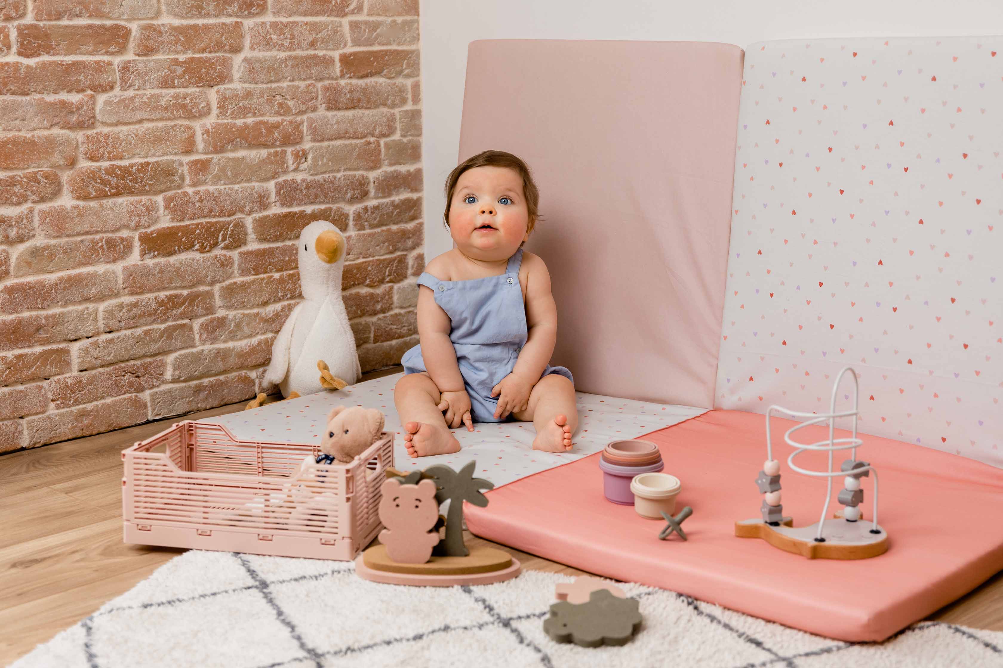 Интелигентна Постелка 3В1-Постелка За Игра, Подвижен Матрак И Барбарон Сърца Tineo