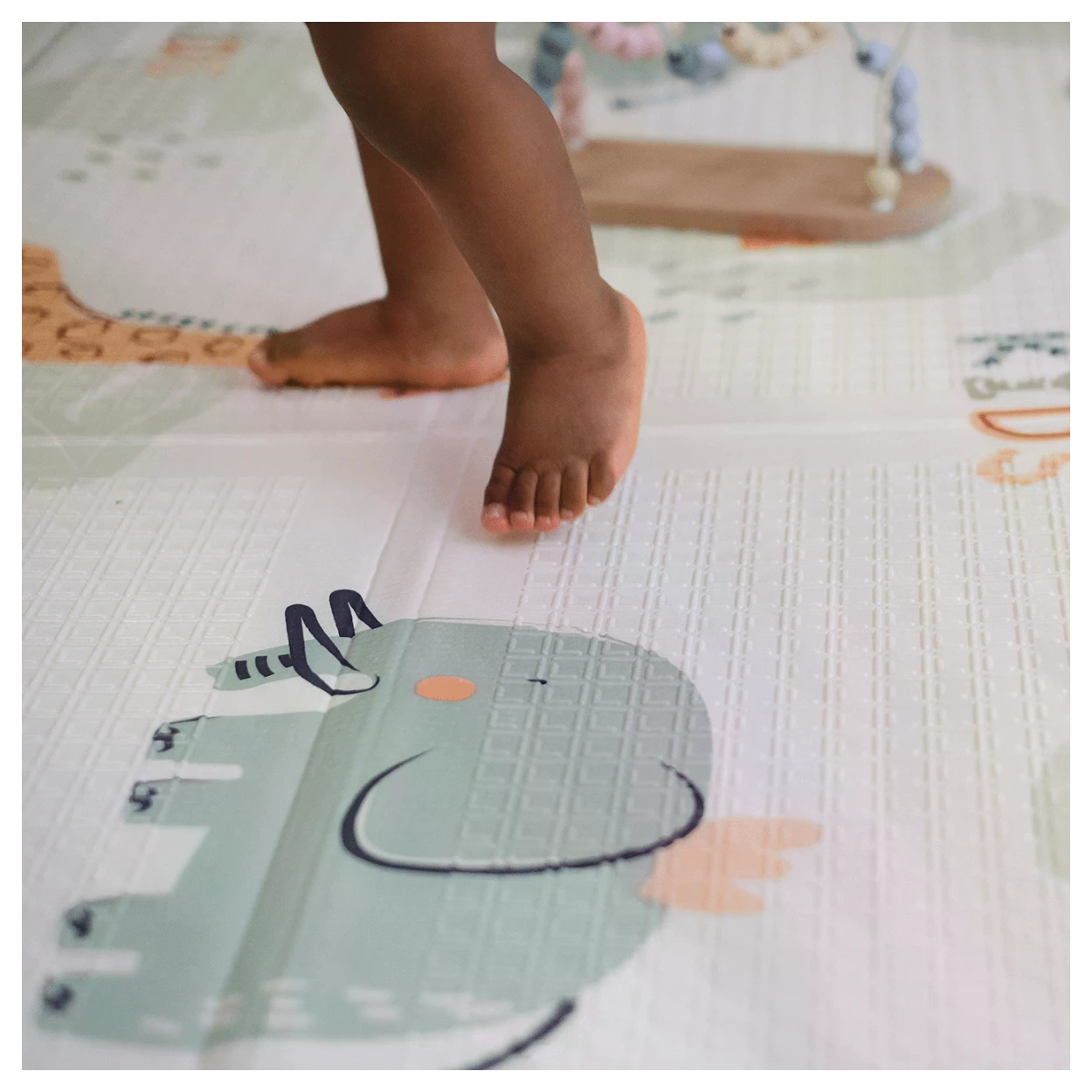 Постелка За Игра Коли И Савана Tineo