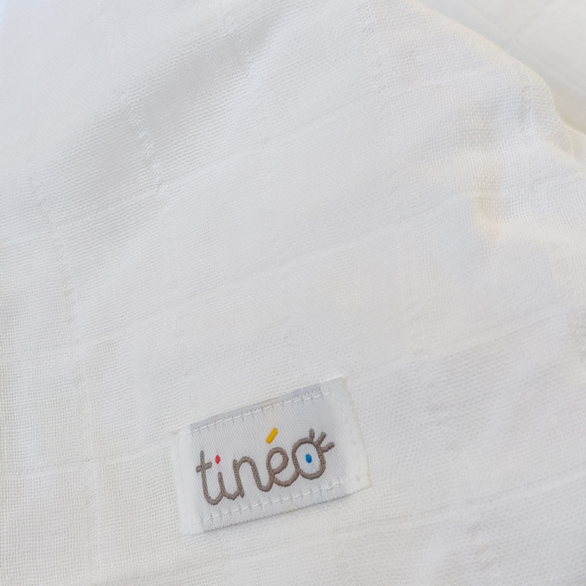 Шал За Кърмене Бял  Tineo