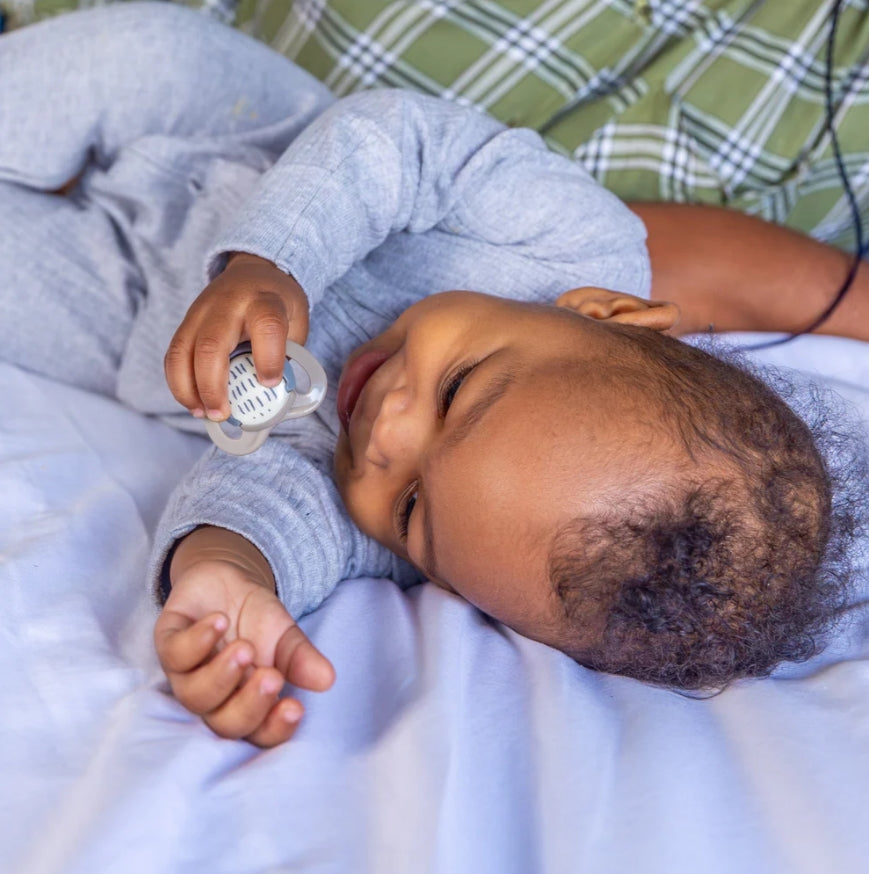 Suzete cu flux de aer calmant pentru bebeluși 0-6 luni EarthSmart Vital Baby