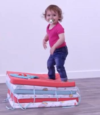 Tineo Интелигентна постелка 5в1- за игра, подвижен Матрак, барбарон, тунел и къща Семейни забавления